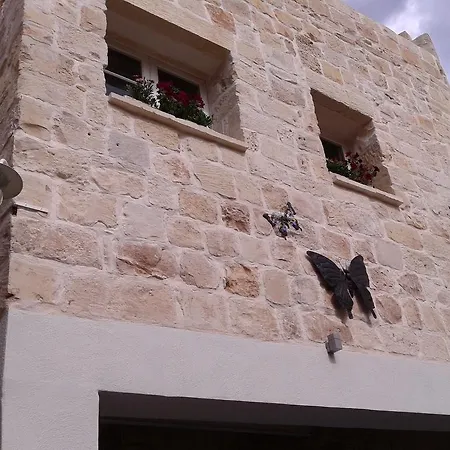 Loggia Mariposa Bed & Breakfast