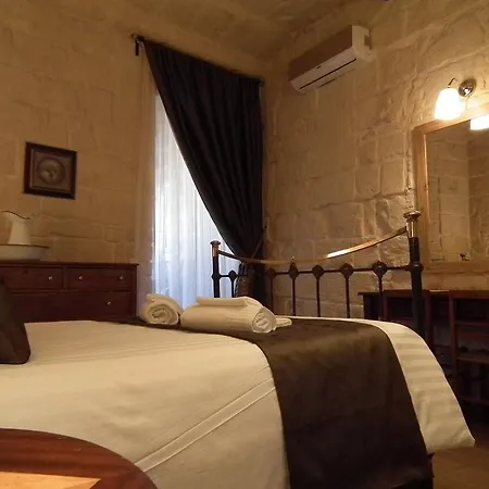 לינה וארוחת בוקר Loggia Mariposa 4*