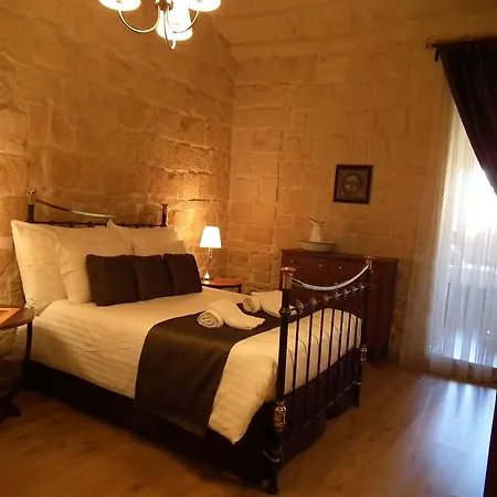 Loggia Mariposa לינה וארוחת בוקר Naxxar