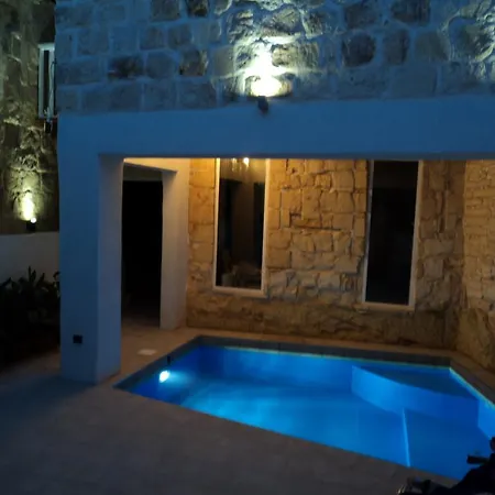 Loggia Mariposa לינה וארוחת בוקר Naxxar