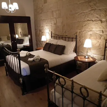 לינה וארוחת בוקר Loggia Mariposa 4*