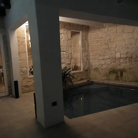 Loggia Mariposa Bed & Breakfast 4*
