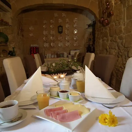 Loggia Mariposa לינה וארוחת בוקר Naxxar