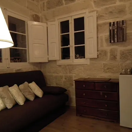 Loggia Mariposa לינה וארוחת בוקר Naxxar